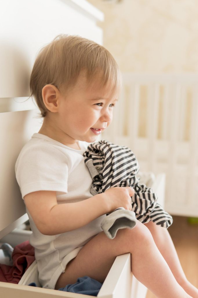 when babies start to see