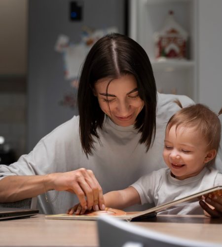 Bebeğinize Kitap Okumak: 10 Faydası