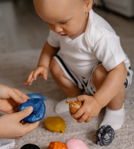 Çocuklarda Duyusal Oyunların 5 Faydası: Zihin, Motor ve Dil Gelişimi