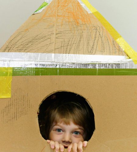 Çocuklar İçin Evde Engel Parkuru: Gelişimi Destekleyen Eğlenceli Oyun Fikirleri