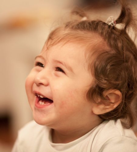 Bebek Kahkahası Beyni Nasıl Geliştirir? Bilimsel Olarak Kanıtlanmış Etkiler