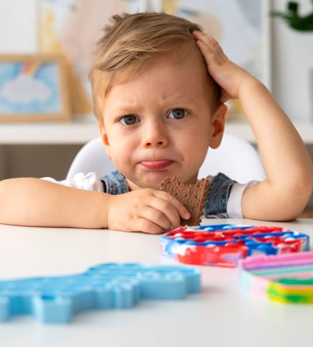 2 Yaşındaki Çocuk Neden Sürekli Ağlar? 8 Temel Neden ve Çözüm Rehberi